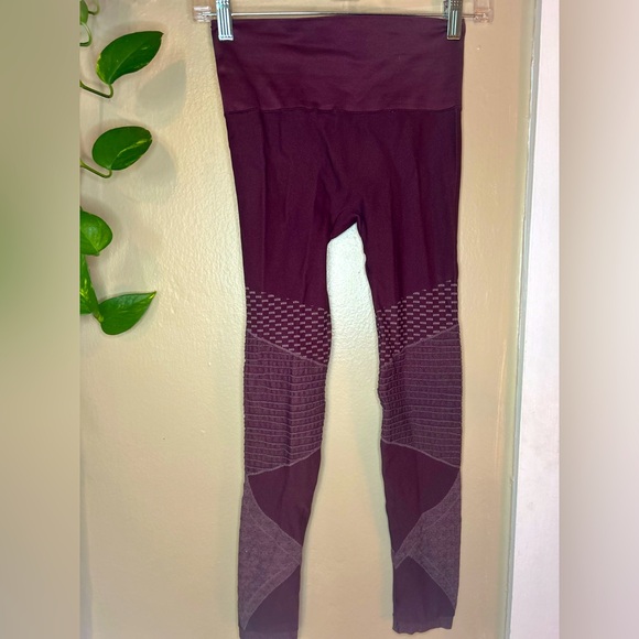 SPANX Workout Leggings - Picture 2 of 3